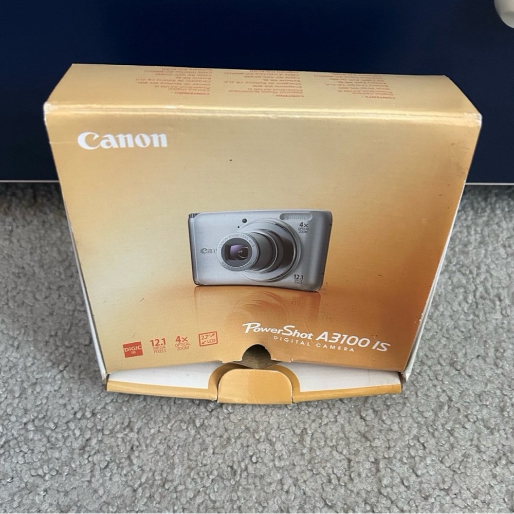 Canon PowerShot A3100 IS Digital Camera w/ Charger, Battery / NO Memory Card - Picture 3 of 11